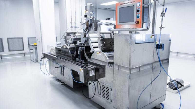 Máquina Encarteladora: Eficiência em Embalagens