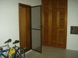 porta com tela mosquiteira