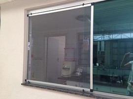 Porta com tela mosquiteiro